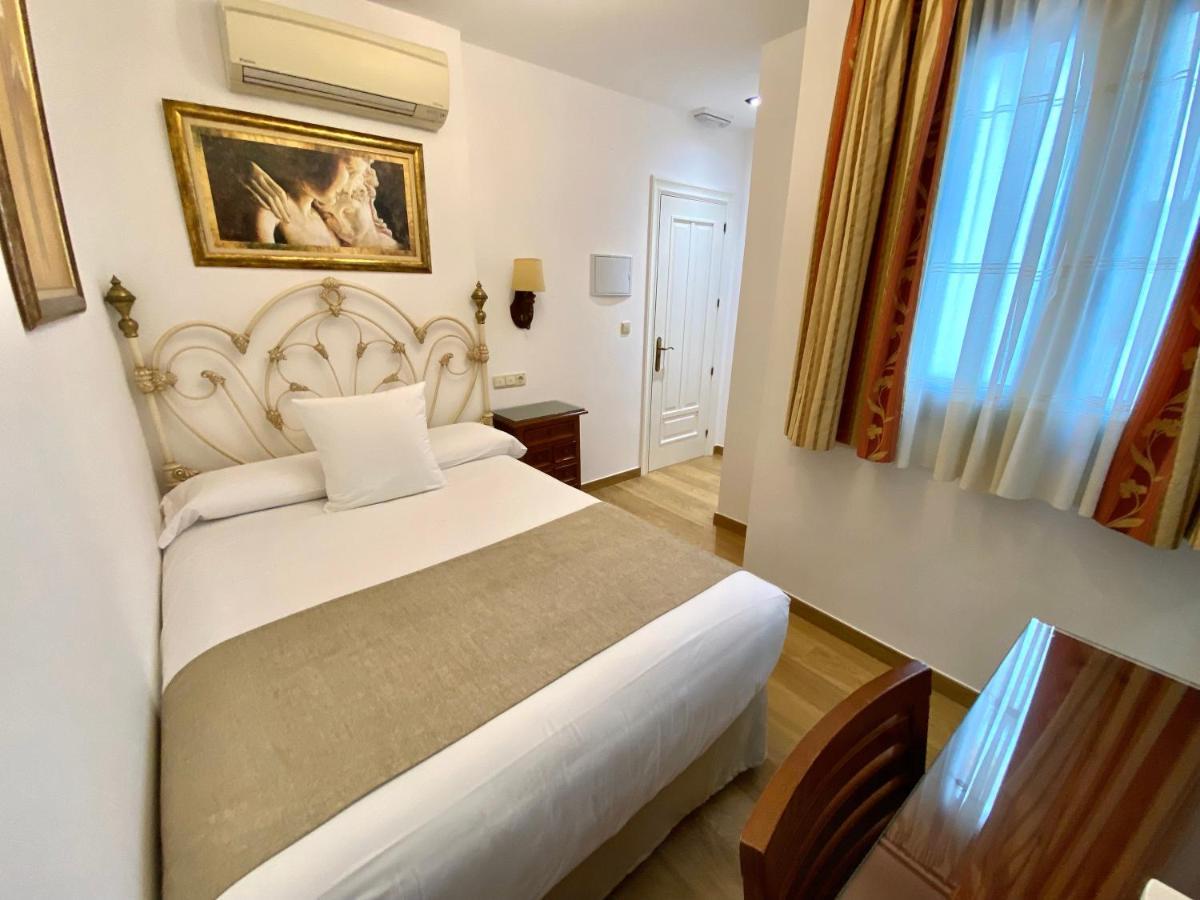 Hostal Rodri (Adults Only) Гранада Екстериор снимка