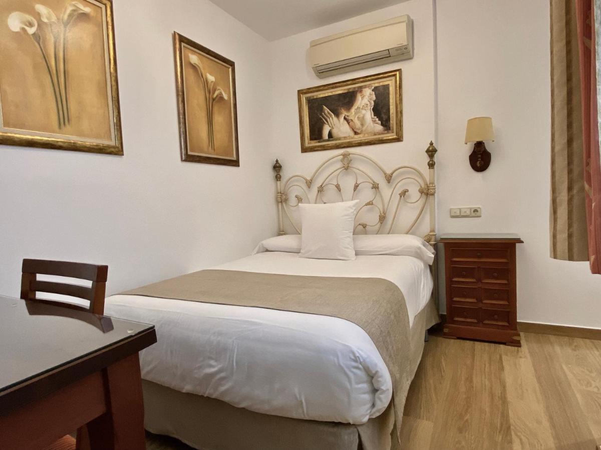 Hostal Rodri (Adults Only) Гранада Екстериор снимка